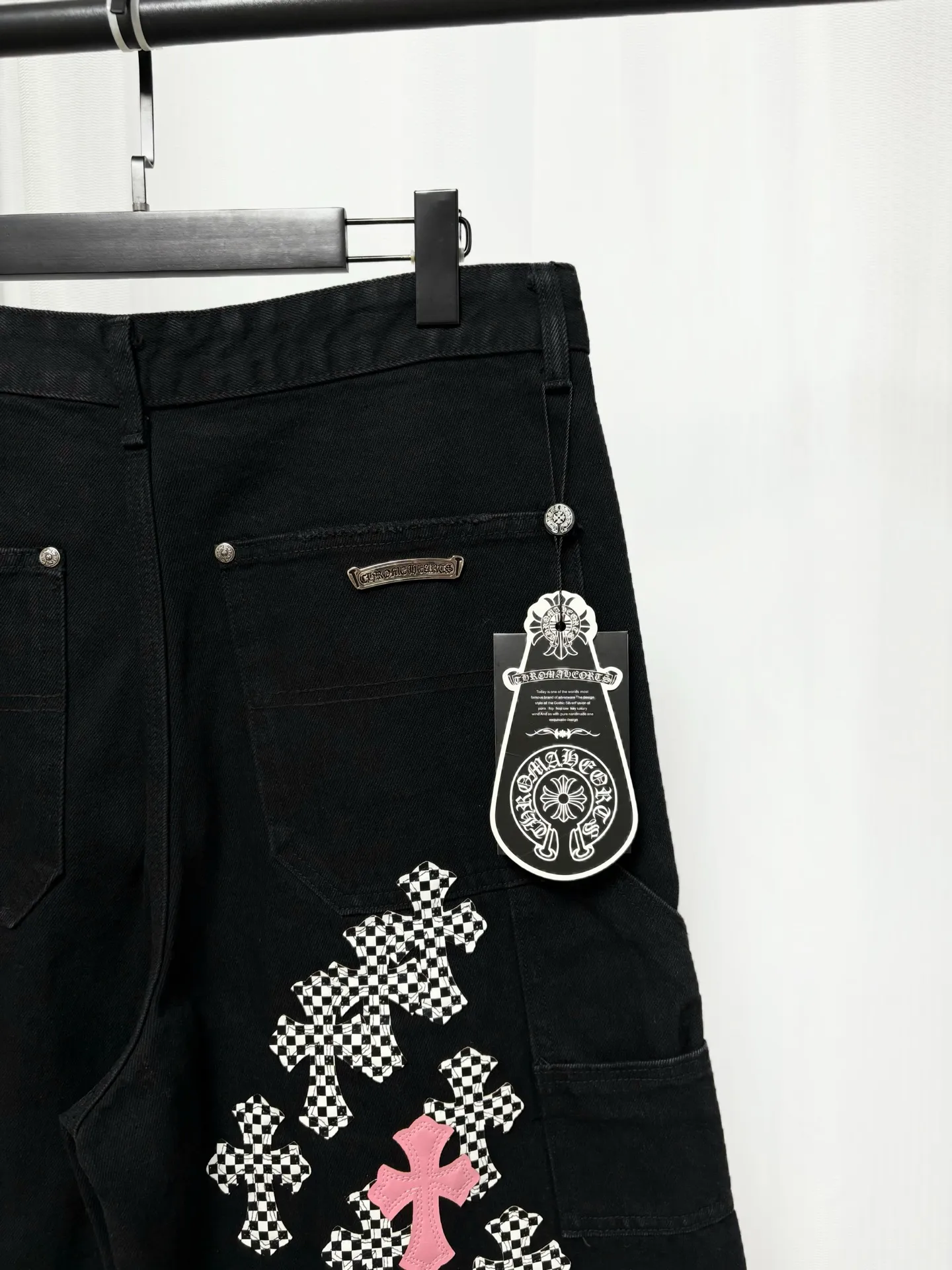 Chrome Hearts Chrome Hearts ， Premium ， ， 、 。 Series ， ， ， ， 。 Pink +Black White ， ， ， ， ， ， ， ， 。 ， 、 ，Retro 。 ， ， ， 。 ， Size S-XL，